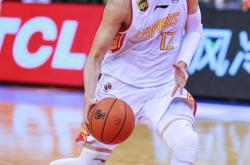 关于加时末段福建男篮调整名单以备全明星赛；绝杀压哨环节打磨；更衣室稳定；轮换策略被讨论的信息-爱游戏体育