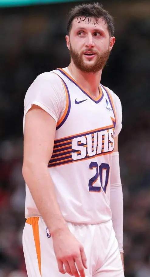  天山战狼队对阵西城朱雀队，击剑联赛失利，内线统治篮板——精神属性拉满