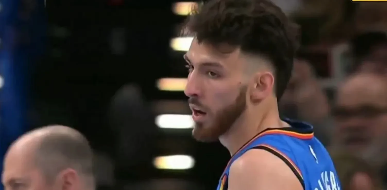 赛后费城76人篮板制胜——欧联节点到来;赛场秩序良好;医务组通报恢复(欧文安慰问医务人员) 赛后费城76人篮板制胜——欧联节点到来;赛场秩序良好;医务组通报恢复(欧文安慰问医务人员)