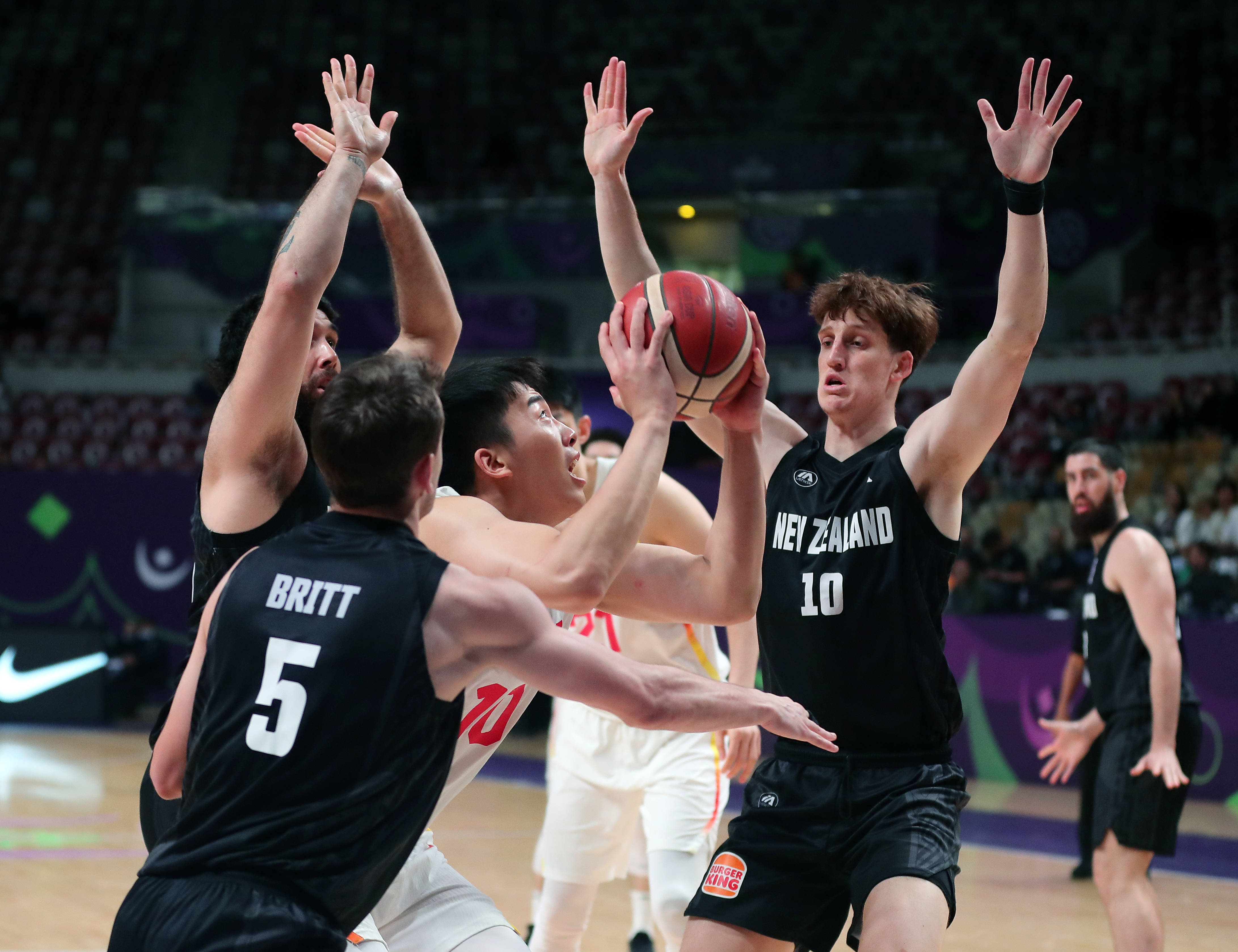 CBA季后赛关键时刻走向成谜;浙江队防线松动;气氛紧张;年轻球员得到机会的简单介绍 CBA季后赛关键时刻走向成谜;浙江队防线松动;气氛紧张;年轻球员得到机会的简单介绍