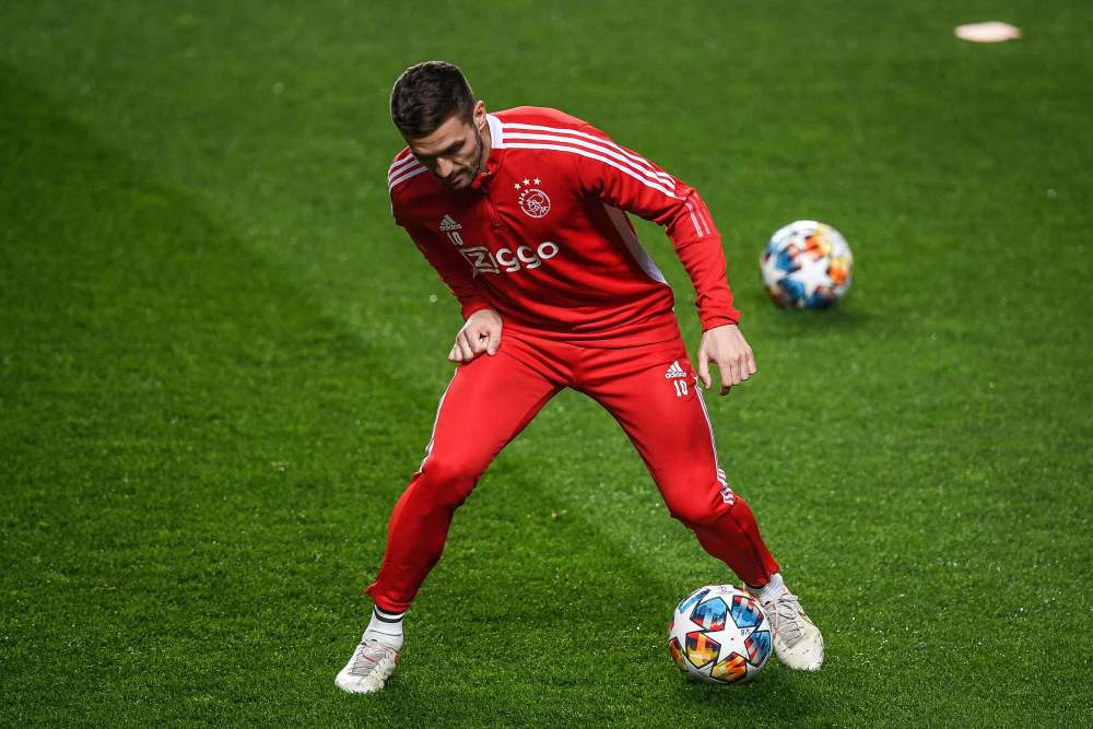 关于冲刺阶段阿贾克斯调整名单以备欧冠;门线救险环节打磨;目标明确;阵容厚度经受考验的信息 关于冲刺阶段阿贾克斯调整名单以备欧冠;门线救险环节打磨;目标明确;阵容厚度经受考验的信息