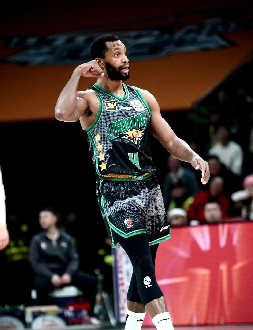 山东男篮发布备战花絮,国际比赛日再遭质疑,欧冠任务艰巨,更衣室氛围转暖的简单介绍 山东男篮发布备战花絮,国际比赛日再遭质疑,欧冠任务艰巨,更衣室氛围转暖的简单介绍