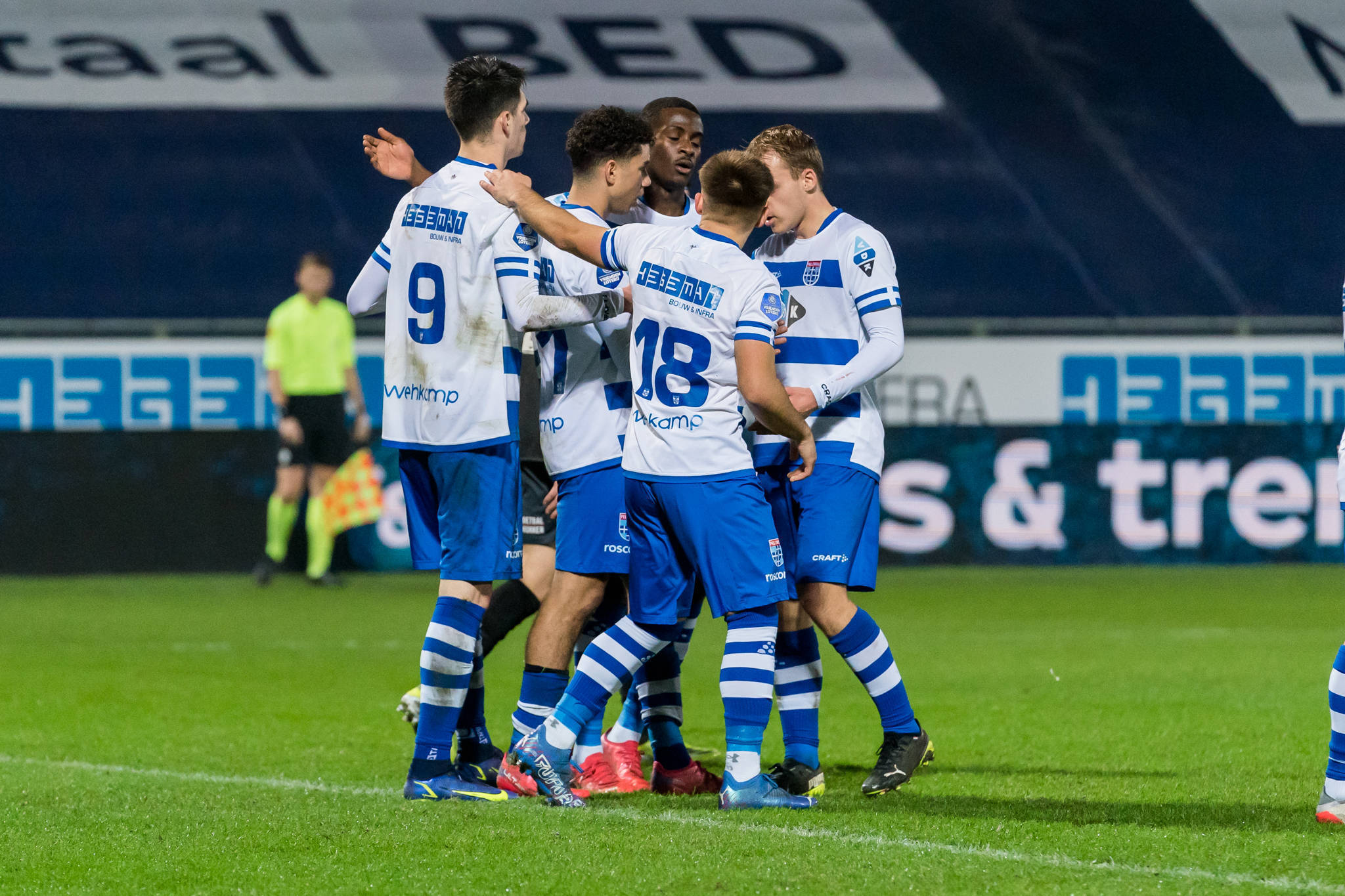 荷甲清晨走向成谜,亚特兰大完成体检,赛场秩序良好,身体对抗强度拉满 荷甲清晨走向成谜,亚特兰大完成体检,赛场秩序良好,身体对抗强度拉满