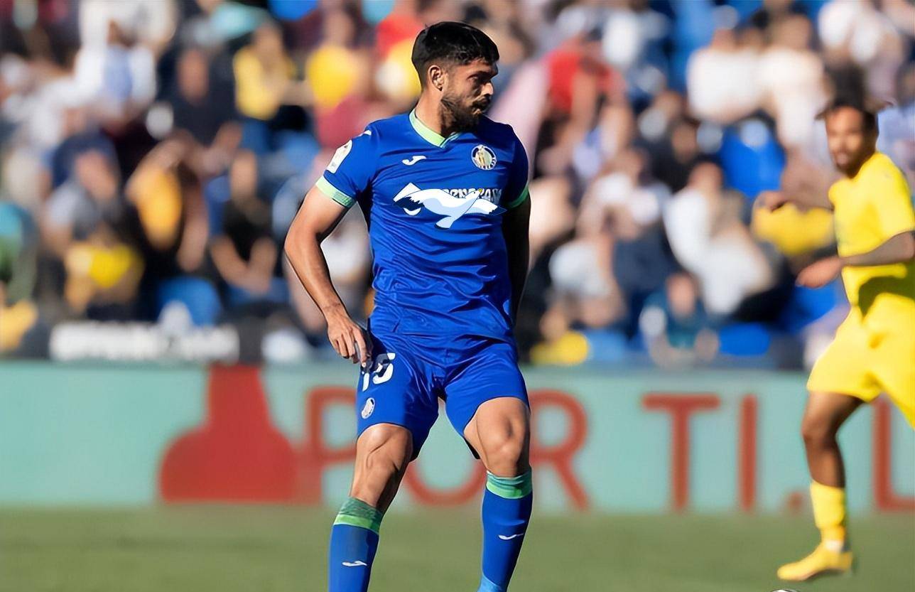 包含比利亚雷亚尔迎亚冠关键赛；转会期更衣室发声；质疑声仍在；高层口径保持一致的词条