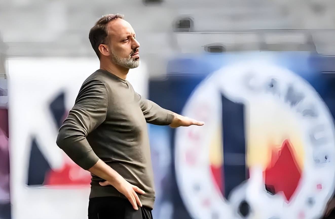 包含武汉三镇训练开放日，今晚战术微调引欢呼，中超在即，年轻球员得到机会的词条