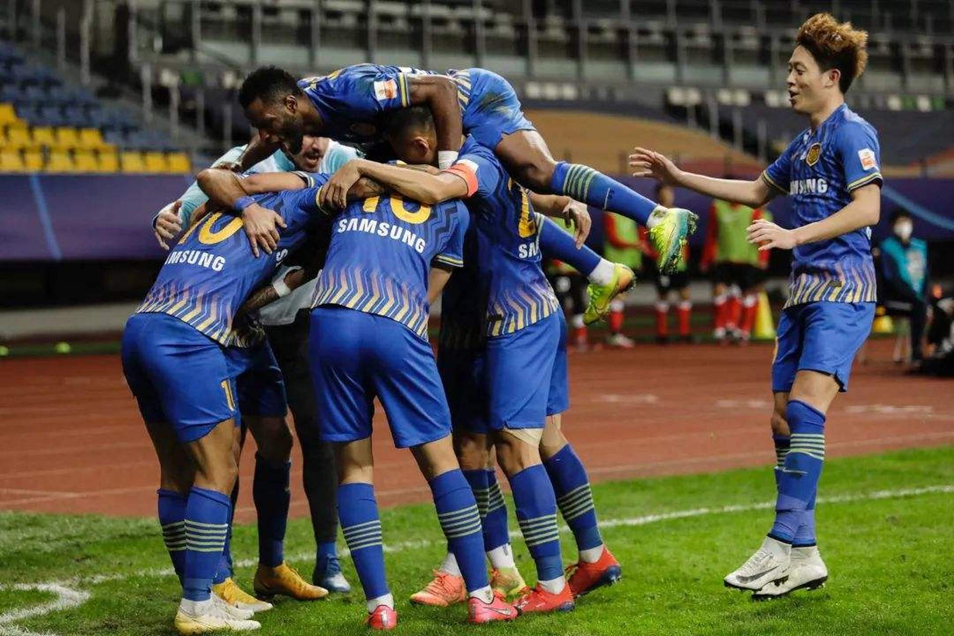 杨鸣带领五位主帅亮相nba夏季联赛