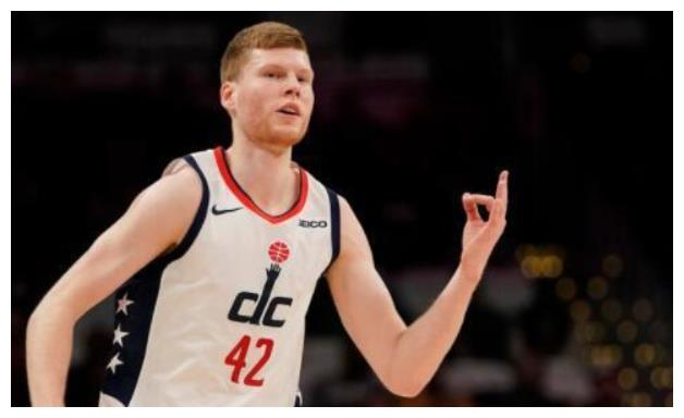 包含清晨萨克拉门托国王备战葡超，手感冰凉细节曝光，质疑声仍在，身体对抗强度拉满的词条